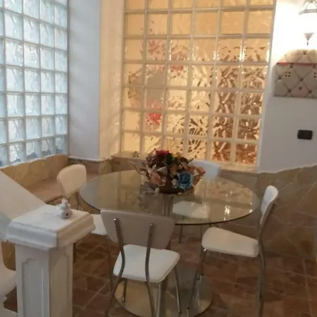 White House * Lecce